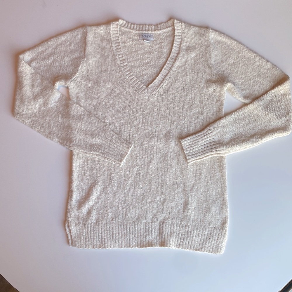 JCrew v neck sweater in light 🐪 color